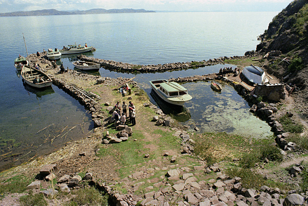 Le port de Taquile, lac Titicaca, Prou