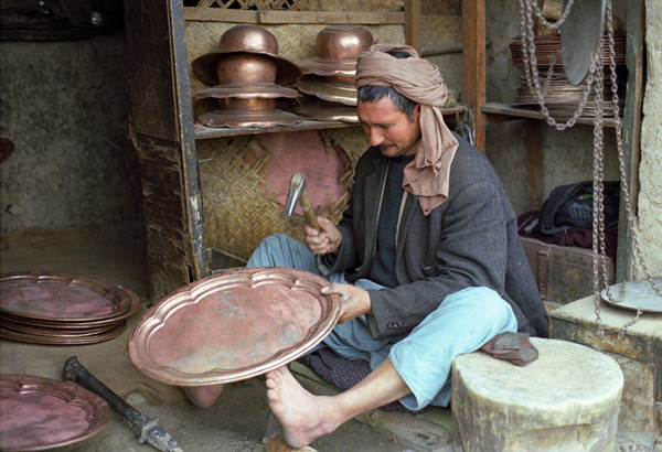 Artisan chaudronnier, Mazar-i-Sharif, Afghanistan