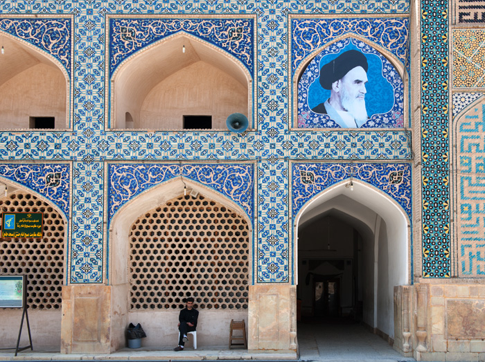 Portrait, Ayatollah Khomeyni, mosque Mashed-e Jameh, Ispahan, Iran