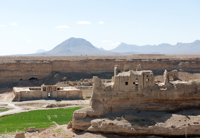 Le caravansrail et les ruines du village, Izadkhast, Iran
