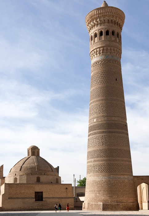 Le minaret de la mosque Kalyan et la madrasa Emir Alim Khan, Boukhara, Ouzbkistan