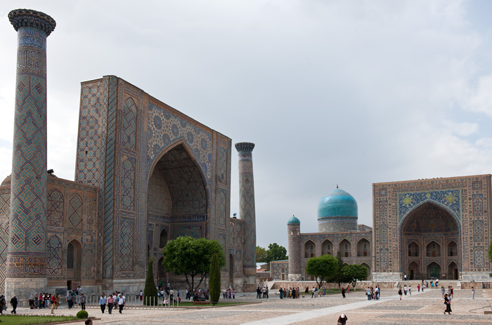 Les madrasas Ulugh Beg et Tilla Kari, place du Registan, Samarkand, Ouzbkistan