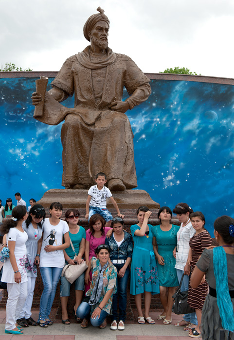 Statue du sultan et mathmaticien Ulugh Beg, Samarkand, Ouzbkistan