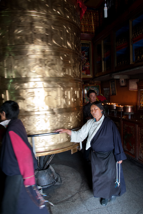 Trs grand moulin  prires, temple du Jokhang, Lhassa, Tibet, Chine