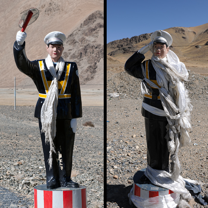 Policiers en plastique, route G219, Tibet, Chine