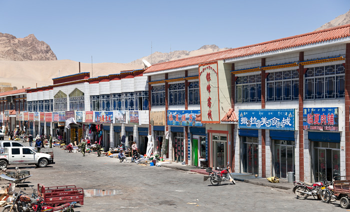 Rue principale, Shiquanhe, Ali, Tibet, Chine