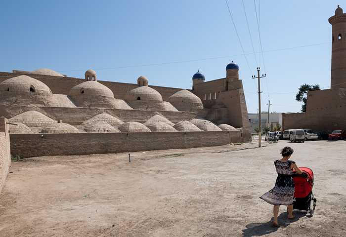 Coupoles de la porte Polvon Darvaza de Itchan Kala, Khiva, Ouzbkistan