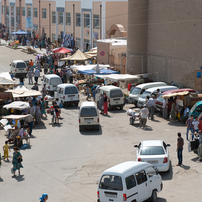 Petits taxis au march de Khiva, Ouzbkistan