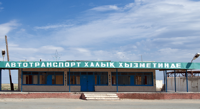 La gare routire de Moynaq, Ouzbkistan