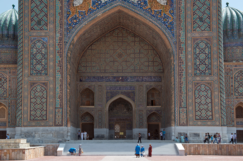 La madrasa Sher-Dor, place du Registan, Samarkand, Ouzbkistan