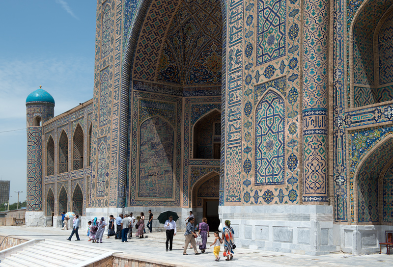 La madrasa Tilla Kari, place du Registan, Samarkand, Ouzbkistan
