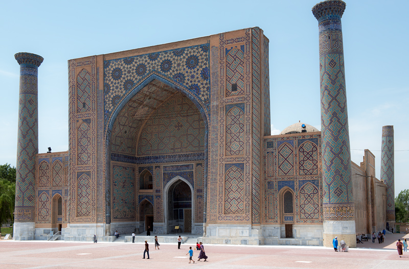 La madrasa Ulugh Beg, place du Registan, Samarkand, Ouzbkistan