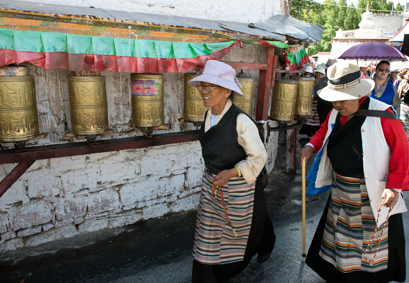 Plerins au palais du Potala, Lhassa, Tibet, Chine
