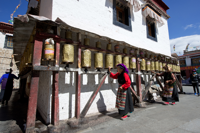 Chemin de plerinage, temple du Jokhang, Lhassa, Tibet, Chine