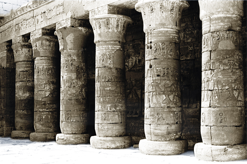 Les grandes colonnes, temple de Mdinet Habou, Louxor, Egypte