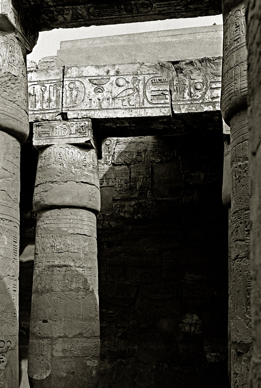 Les colonnes du temple de Karnak, Louxor, Egypte