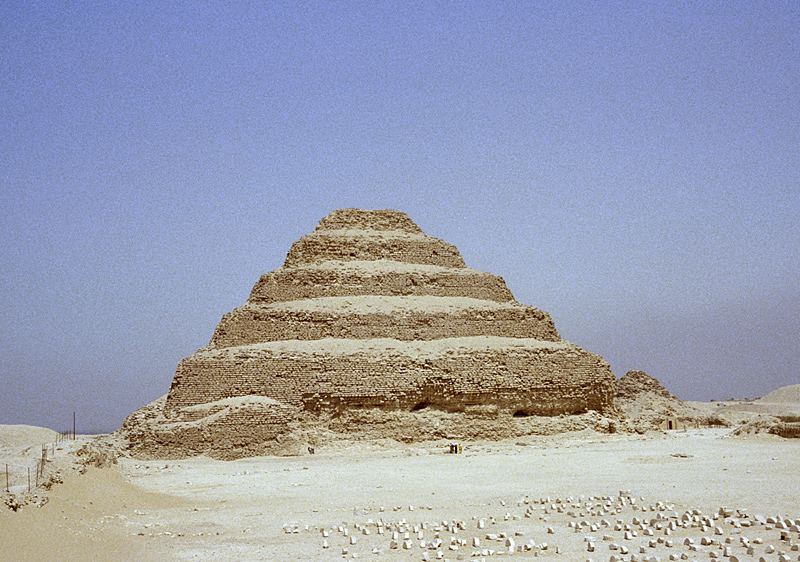 La pyramide  degrs de Djser, Saqqarah, Egypte