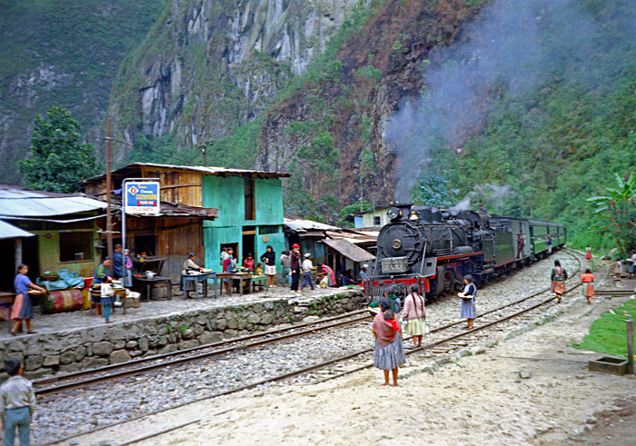 Le train  vapeur du Machu Picchu en 1969, gare d'Aguas Calientes, Prou