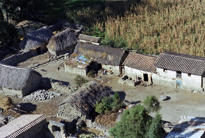 Le petit village prs de la forteresse de Ollantaytambo, Prou