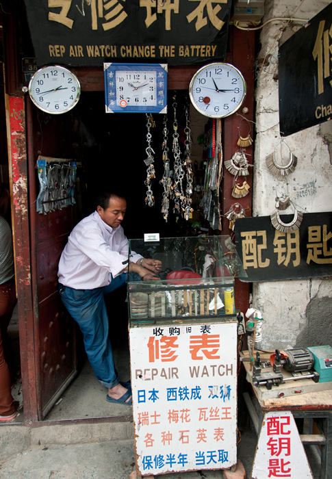 Horloger, vielle ville de Dali, Yunnan, Chine